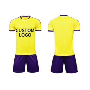 Ensemble de maillots de football blanc et rose pour hommes, col rond, manches courtes, sublimé, anti-transpiration, anti-UV, personnalisable avec le nom de l'équipe, coupe athlétique, toutes tailles - Product Image 3