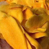 Gouden Zoete, Taaie Mango-Taaie Gedroogde Mangoplakjes, Goudkleurig En Zoet, Rijk Aan Vitamines, Een Snack Van Exportkwaliteit.