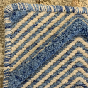 Tapis Chevron Tufty en laine tissée à la main, 100% laine de Nouvelle-Zélande, à poils épais et lignes en relief, fait main, artisanal, fournisseur en gros - Product Image 5