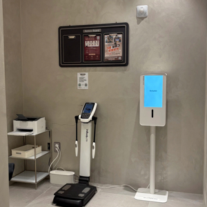 เครื่องวิเคราะห์ร่างกายอัจฉริยะ Bodydot BDF1000 ใช้พลังงาน AI โครงอะลูมิเนียมอัลลอยด์ ไม่สามารถพับได้ ติดตามท่าทางร่างกายแบบเต็มตัว ขนาด 35*35*134 ซม. - Product Image 1