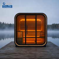 Sauna en bois lumineux avec façade panoramique en verre et système de chauffage à pierres pour un espace bien-être de luxe au bord de la piscine