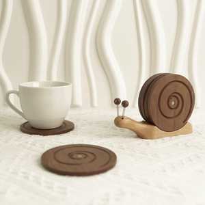 Juego de Posavasos de Madera con Forma de Caracol, Hechos a Mano, con Adorable Soporte para Caracol, Decoración Única para el Hogar - Product Image 1