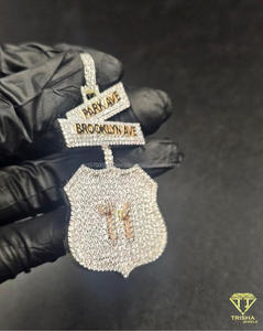 Pendentif de style urbain haut de gamme avec nom personnalisé et diamants en moissanite - Product Image 3