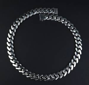 Collar de cadena cubana para hombre en plata de ley 925 con construcción sólida y pesada y acabado pulido audaz para un estilo moderno. - Product Image 3