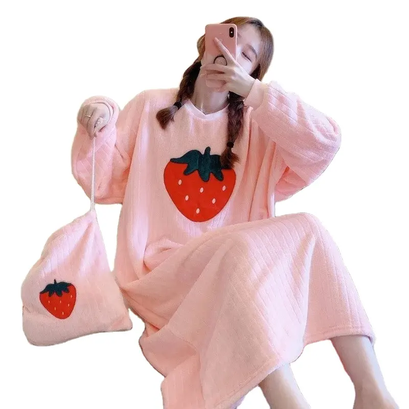 New trending Camisolas Flanela Sleepwear Inverno Listrado Pijamas Veludo Sono Vestido Pijama Camisola Senhoras Casa Clo