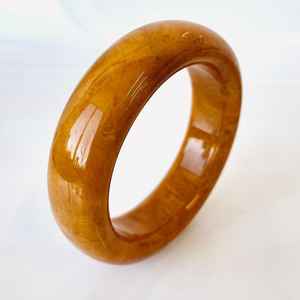 Brazalete de Resina con Grabado Floral de Primera Calidad, Brazaletes Modernos con un Acabado Lujoso para una Elegancia Inigualable, por AFZA ENTERPRISES - Product Image 5