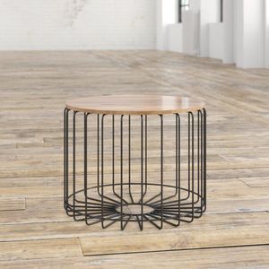 Table d'appoint en fer avec plateau en bois équilibré, conçue pour la stabilité grâce à un support en fer robuste et une surface en bois épaisse - Product Image 2