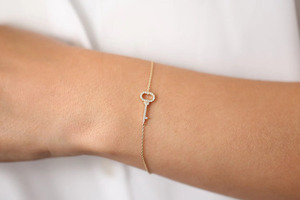 สร้อยข้อมือประดับกุญแจโรสโกลด์และเพชรแล็บโกรว์ - Product Image 3