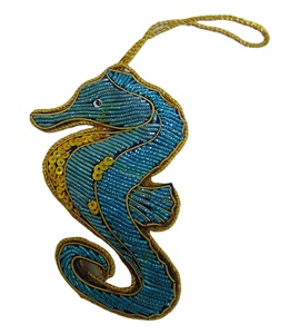 Adorno Navideño Colgante de Acrílico Hecho a Mano con Forma de Caballito de Mar Dorado, Adorno Decorativo de Alta Calidad para Árbol - Product Image 1