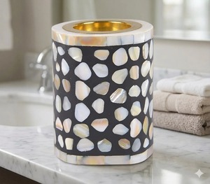 Brûleur artisanal indien en bois/os/nacre avec incrustation de nacre, design noir et blanc, parfum toutes saisons - Product Image 6
