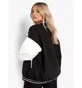 Chaqueta Universitaria Unisex Negra con Mangas Blancas, Estampado de la Letra W, Cierre de Cremallera, Estilo Preppy, para Otoño, Corte Regular - Product Image 4