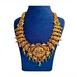 Juego de Joyería de Lujo Lakshmi en Oro Antiguo con Piedra Kemp, Diseño Tradicional de Pavo Real, Acabado Mate, Regalo de Boda o Fiesta - Product Image 1