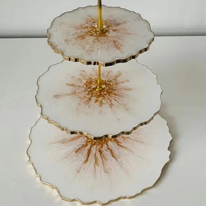 ขาตั้งเค้กเรซิ่นงานแฮนด์เมด ดีไซน์หรูหรา ทนทาน ผิวขัดเงา เหมาะสำหรับงานแต่งงาน จัดแสดงเค้กที่บ้าน สำหรับขายส่งออก - Product Image 1