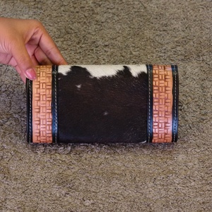 Portefeuille long et fin en cuir de vachette véritable pour femme, motif floral turquoise gravé à la main, porte-cartes de crédit – Grande Vente - Product Image 3