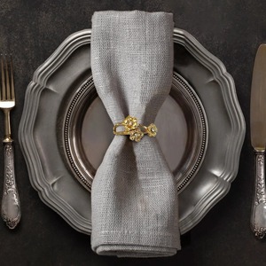 แหวนรองผ้าเช็ดปากลายดอกไม้สีทองหรูหรา ที่วางผ้าเช็ดปากลายดอกไม้โลหะ ของตกแต่งโต๊ะคริสต์มาส แหวนรองผ้าเช็ดปากลายดอกไม้สีทองสามชั้นสุดหรู - Product Image 5