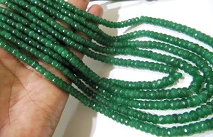 Perles vertes émeraude rondes micro-facettées de 6 à 8 mm, brin de 8 pouces de long - Product Image 3