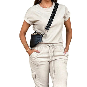 Ensemble de jogging décontracté pour femme, couleur unie, haut à manches courtes, pantalon à cordon de serrage, respirant, en polyester tricoté, molletonné, infroissable, grande taille - Product Image 1