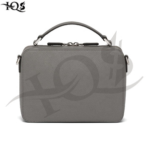 Bolso cruzado de PU gris con asa superior y cierre de cremallera para uso diario - Product Image 5