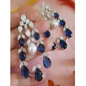 ต่างหูเงินชุบคุณภาพพรีเมียมประดับเพชรซีกอนสวยงามสำหรับผู้หญิงและเด็กผู้หญิง เหมาะสำหรับงานกลางคืน งานปาร์ตี้ และแฟชั่น - Product Image 1