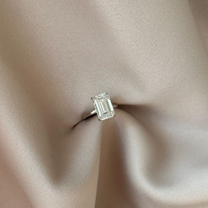 Anillo de Compromiso Solitario con Diamante Cultivado en Laboratorio, Corte Esmeralda de 5 Quilates, Certificado IGI, Color D E, Claridad VVS VS, Anillo de Joyería Nupcial de Oro Personalizado - Product Image 6