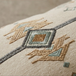 Coussin décoratif à motifs géométriques vert grisâtre, terre cuite et crème, brodé, pour fauteuil de salon. 50x35 CM - Product Image 4