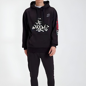 Sweat à capuche streetwear noir avec motifs graphiques audacieux et art sur les manches, mode urbaine moderne, coupe décontractée confortable, pour un usage quotidien - Product Image 1
