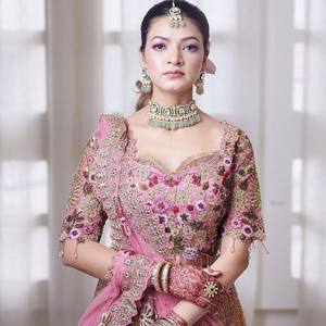 Divyam Creation Lehenga Choli Traditionnel Brodé en Tulle Gaufré, Séchage Rapide, Extensible, Réversible, Longueur Ras du Sol, Tenue de Mariage - Product Image 2