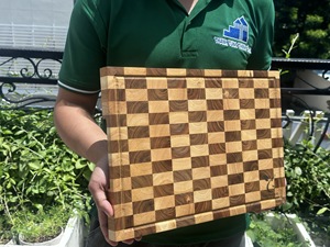 Planche à découper rectangulaire en bois, motif damier, antidérapante, non toxique, durable, facile à nettoyer, fabriquée au Vietnam - Product Image 2