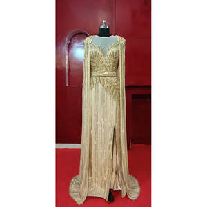 Vestido de Noche de Lujo con Cuentas Doradas Hechas a Mano y Manga Tipo Capa, Vestido Formal de Diseñador Hecho a Medida, Proveedor Mayorista - Product Image 2