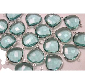 Conector en forma de corazón de piedra facetada de cuarzo Paraiba - Product Image 1