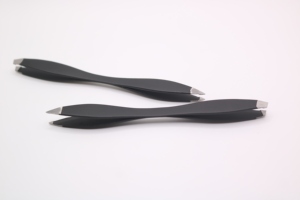 Pinzas de Punta Inclinada de Acero Inoxidable Negro Premium – Herramienta de Precisión para Depilación y Diseño de Cejas - Product Image 2