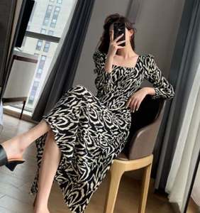 Robe mi-longue à volants imprimée pour femme, modèle 2026, épaules dénudées, en tissu tissé élégant avec boutons décoratifs, coupe naturelle - Product Image 5