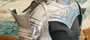 Conjunto de Armadura de Acero Inoxidable Plateado, Disfraz de Guerrero Pulido y Elegante, Protección Corporal Completa con Protectores de Rodillas y Brazos - Product Image 3