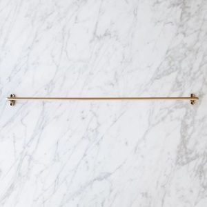 Porte-savon en métal à grille linéaire avec finition laiton antique et design de drainage surélevé pour une organisation élégante du comptoir de salle de bain - Product Image 5