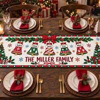 Chemin de table matelassé personnalisé pour Noël, chemin de table rectangulaire long avec nom de famille personnalisé pour la décoration de table de fête
