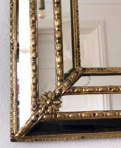 Par de Espejos Venecianos Grandes de Latón de Estilo Vintage – Dorados - Product Image 3