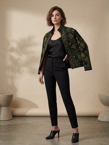 Chaqueta Bomber de Mujer Hecha a Mano en Tela de Algodón TNT ~ Abrigo Suzani Floral Negro, Transpirable y Ecológico, Producción Alif - Product Image 5