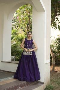 ชุดเลเฮนกาโชลีประดับลูกปัดแบบราชวงศ์ พร้อมเสื้อโคติสุดเก๋ – คอลเลกชันพิเศษสำหรับงานเทศกาลและงานแต่งงาน - Product Image 2