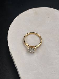 Anillo de Compromiso y Boda Clásico de Plata de Ley 925 Chapado en Oro con Circonita Redonda de Corte Brillante para Mujer - Product Image 2