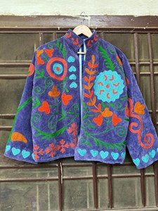 Veste vintage en velours violet brodée de fleurs Suzani avec motif fait main, style bohème, manches longues, vêtements d'extérieur pour femmes, automne-hiver - Product Image 1