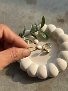 Anillo Abierto de Doble Perla Negra, Chapado en Oro, Ajustable, con Delicada Perla Negra de Pavo Real, Joyería de Piedra de Nacimiento de Junio - Product Image 6