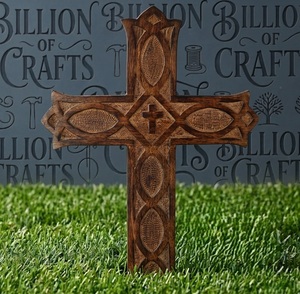 Croix en bois artisanale, décoration religieuse, design traditionnel, motif floral, accent mural suspendu, fabriquée en bois - Product Image 2