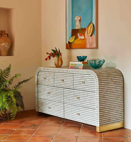 Armoire extensible en bois massif artisanal, finition rustique classique, design moderne, rangement pour salon, usage agricole et hospitalier