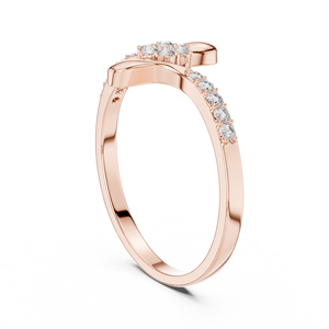 Diseño de banda entrelazada/torcida con pequeños diamantes a lo largo de la banda (estilo pavé) Acabado en oro rosa sobre plata 925 - Product Image 1