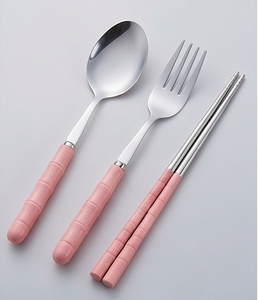 Ensemble de couverts en acier inoxydable avec manche rose, cuillère, fourchette, baguettes, design minimaliste, passe au lave-vaisselle, essentiels pour le camping - Product Image 1