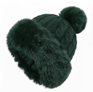Bonnet décontracté gris en fausse fourrure pour homme, chaud et doux pour l'hiver, avec bordure en fourrure et logo personnalisé - Product Image 4