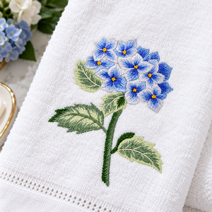 Serviettes de toilette en coton blanc brodées d'hortensias bleus, ensemble de serviettes de luxe à ourlet fin pour la décoration de la salle de bain et comme accent cadeau - Product Image 3
