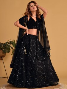 Conjunto indio-pakistaní de lentejuelas negras, blusa de terciopelo con superposición de malla, lehenga, traje para boda o fiesta. - Product Image 3