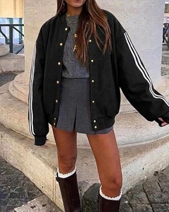 Veste de style universitaire pour femmes OEM, manches contrastées en simili cuir, veste streetwear - Product Image 4