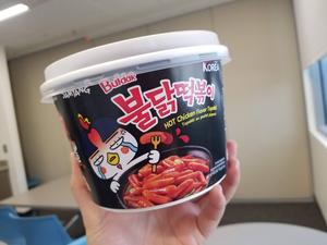 Suministro al por Mayor de Samyang Buldak HOT, Tteokbokki con Sabor a Pollo y Cabonara, 179g, en Existencia, Entrega Rápida Garantizada con Grandes Descuentos - Product Image 6